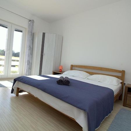 Apartmani Loli Ugljan Bagian luar foto