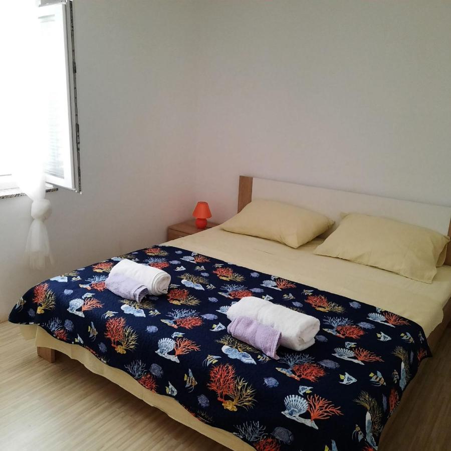 Apartmani Loli Ugljan Bagian luar foto