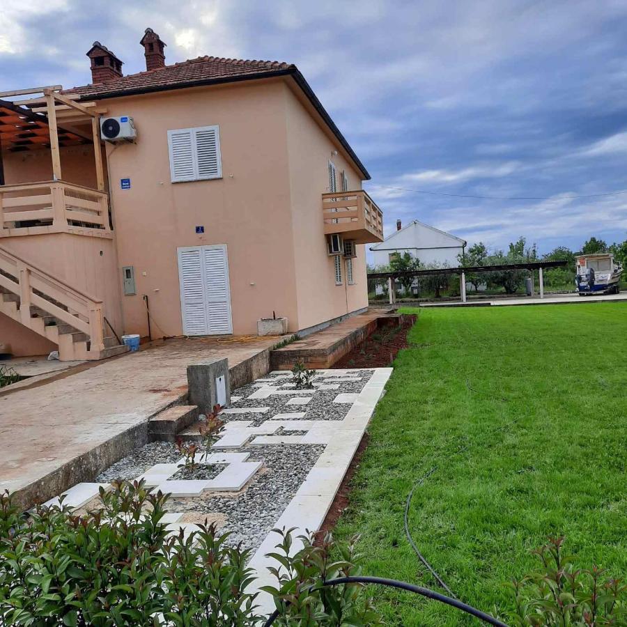 Apartmani Loli Ugljan Bagian luar foto