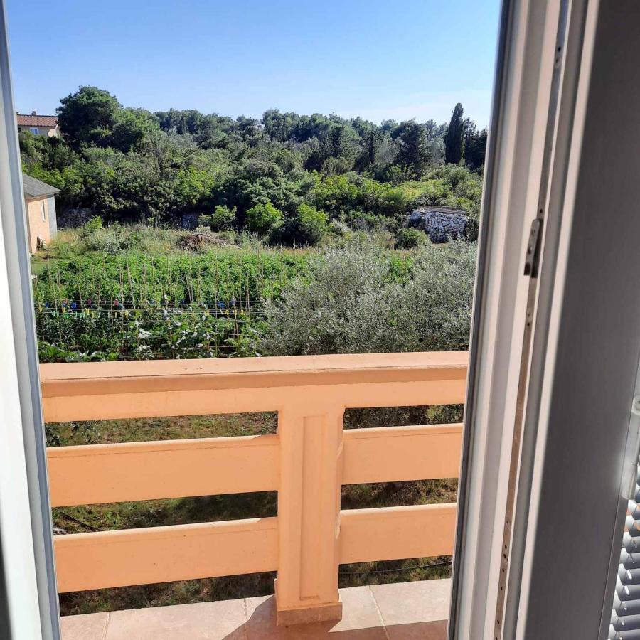 Apartmani Loli Ugljan Bagian luar foto