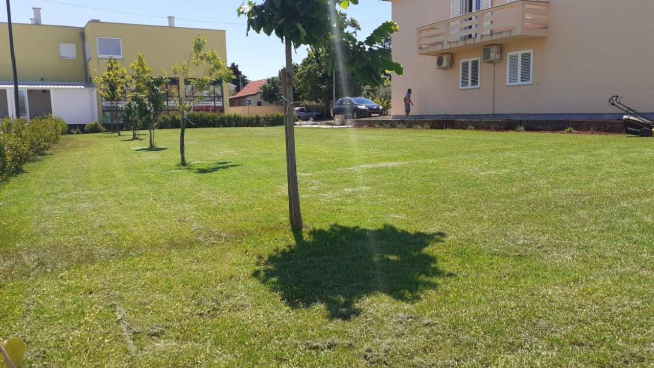 Apartmani Loli Ugljan Bagian luar foto