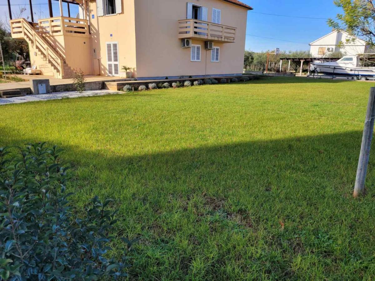 Apartmani Loli Ugljan Bagian luar foto