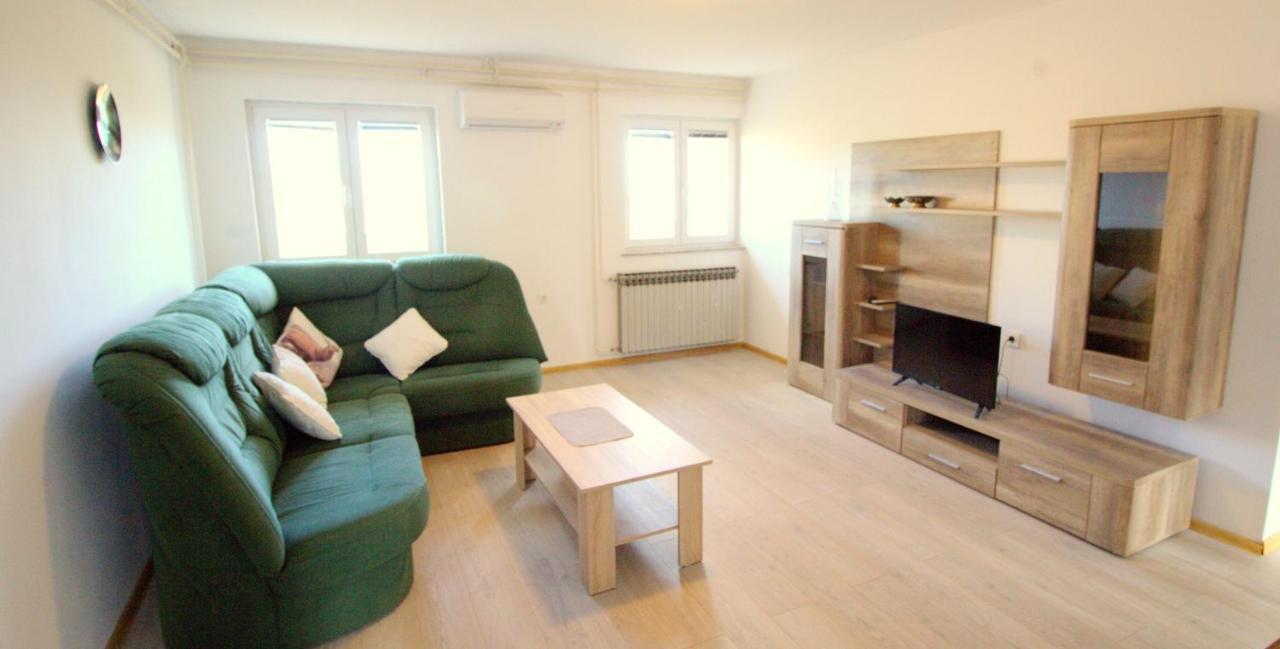 Apartmani Loli Ugljan Bagian luar foto