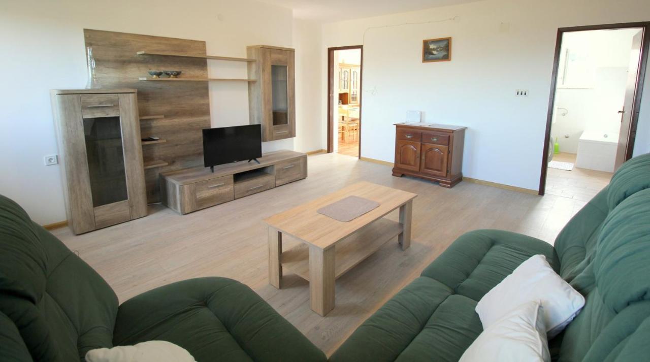 Apartmani Loli Ugljan Bagian luar foto