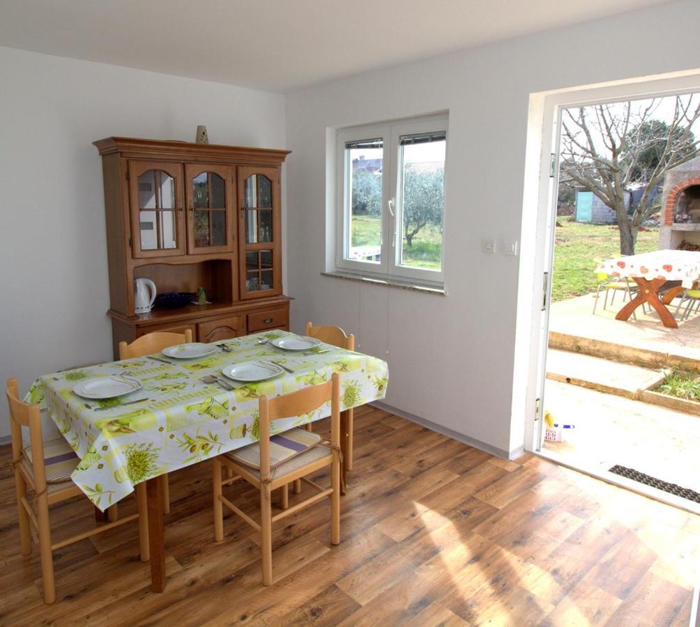 Apartmani Loli Ugljan Bagian luar foto