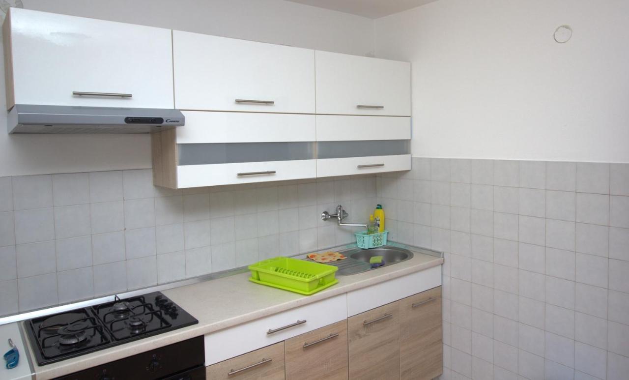 Apartmani Loli Ugljan Bagian luar foto