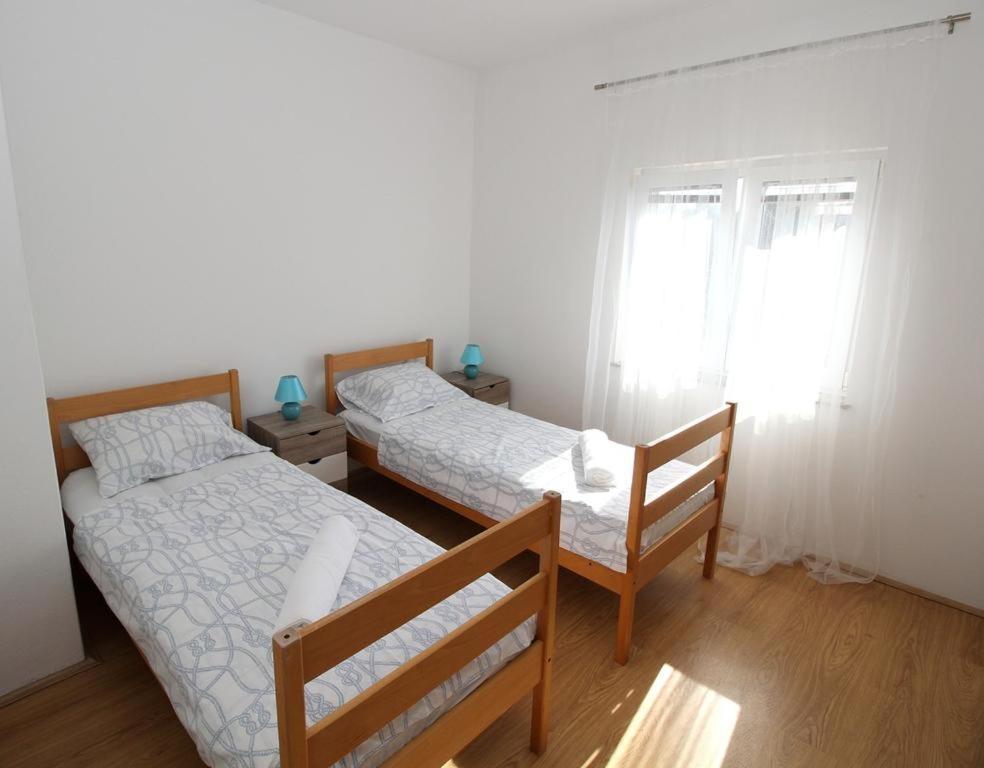 Apartmani Loli Ugljan Bagian luar foto